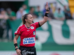Árbitra catarinense faz história ao ser escalada para Série A do Brasileirão