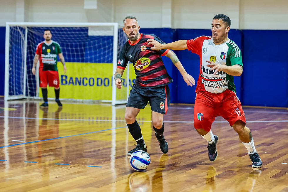 Madekalo e Sociedad Italiana fizeram o último jogo da noite - Foto: Daniel José Guerreiro