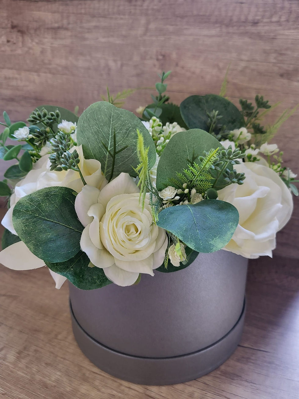 Thumbnail: Flower hat box close up