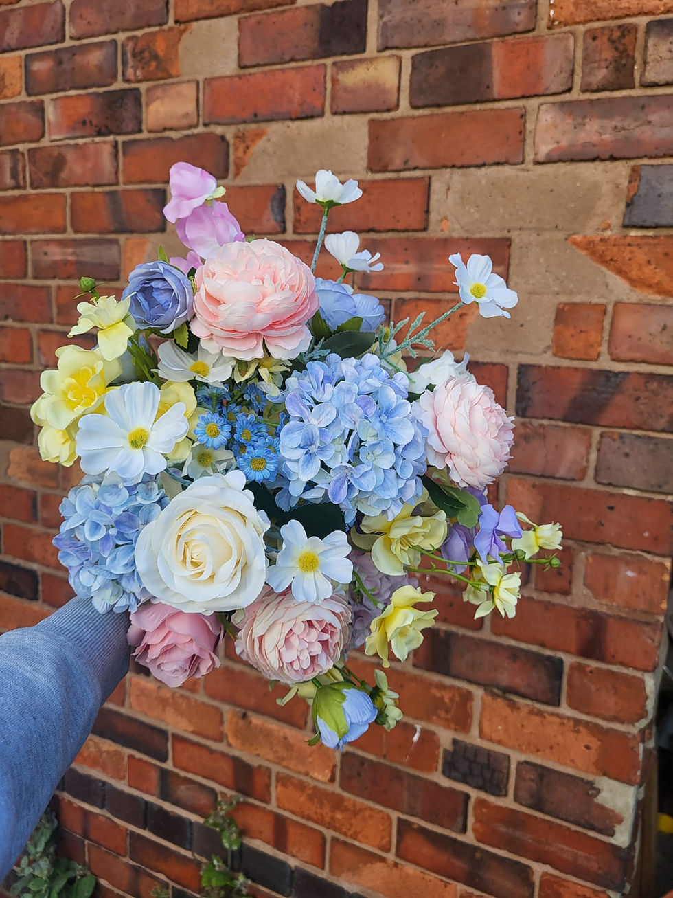 Thumbnail: pastel bouquet side view