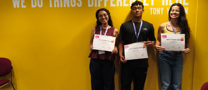 Estudantes vivenciam intercâmbio em Manchester por meio de ONG que promove o ensino de inglês gratuito