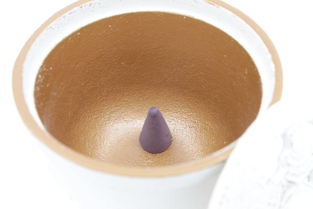 Thumbnail: Kohro White - Cast Iron Incense Burner