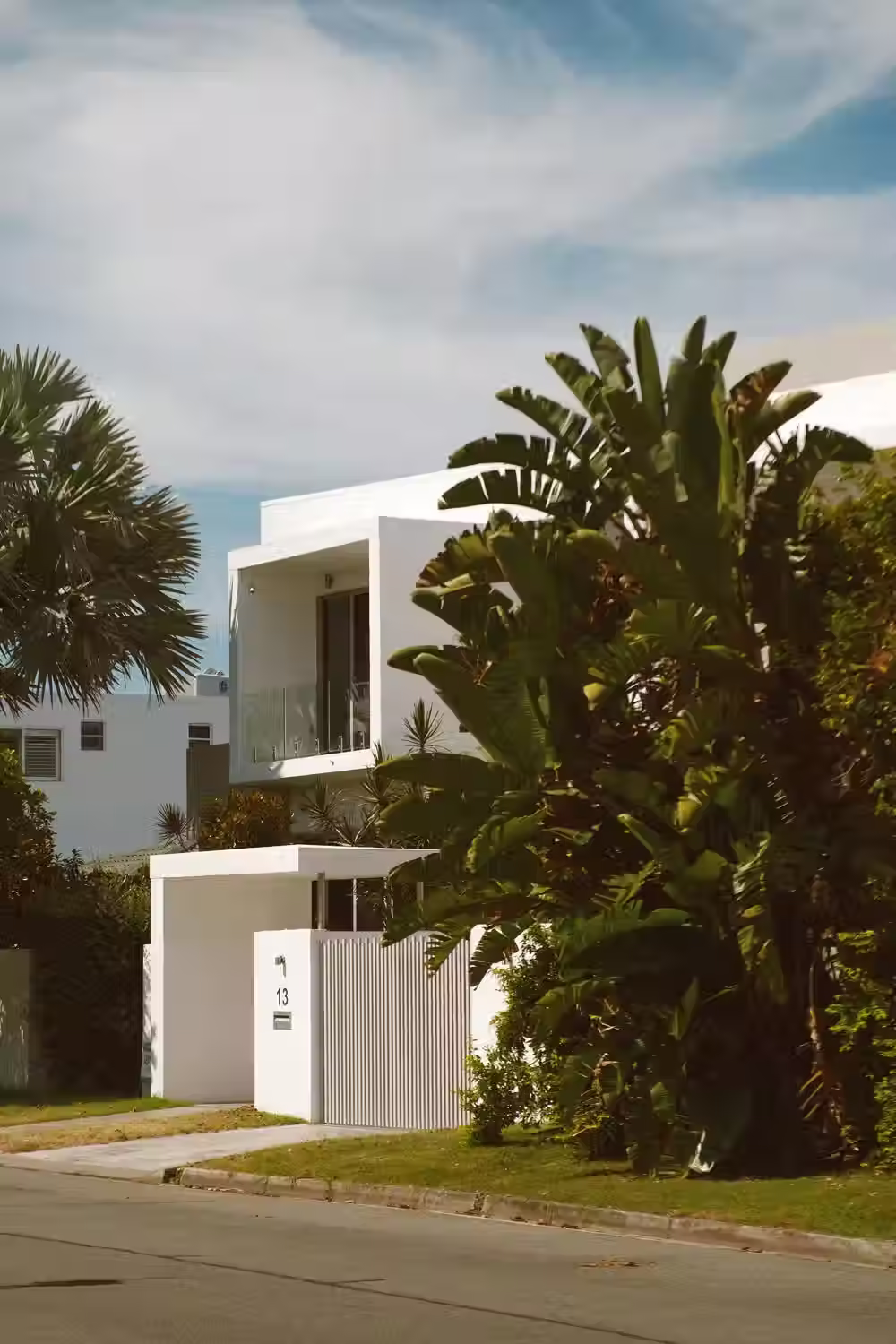 Prestige homes with private pontoons in Paradise Waters
