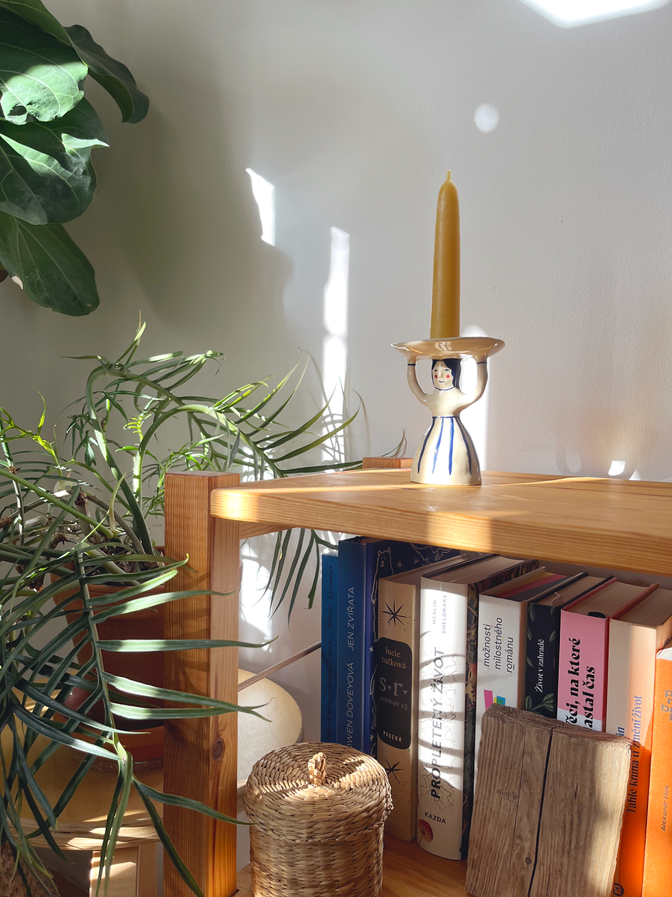 Miniatura: Keramická soška s talířkem - Paní