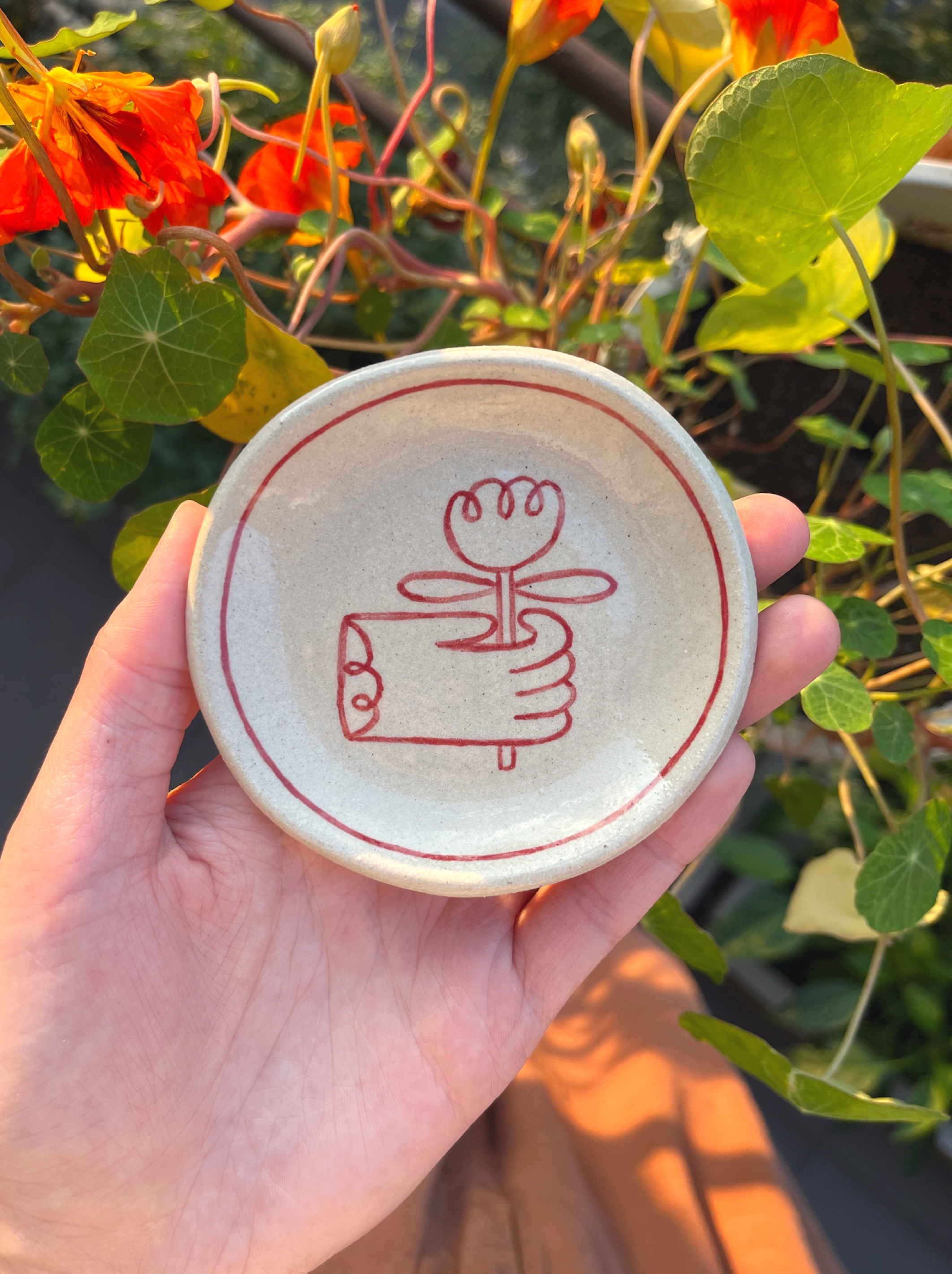 Malovaný talířek - květina