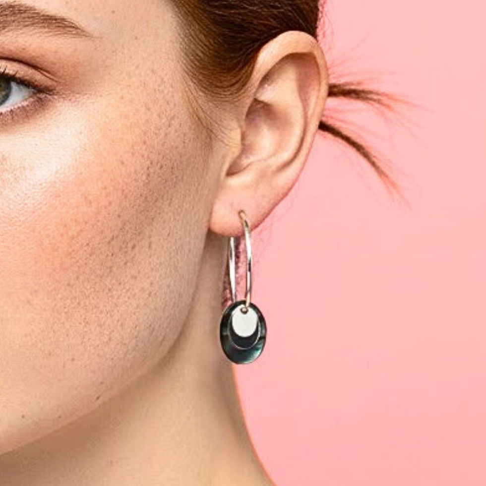 Boucles d'oreilles créoles OVAL nacre grise