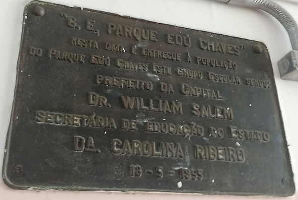 jornal parque edu chavas - placa inauguracao gabriela mistral .jpg