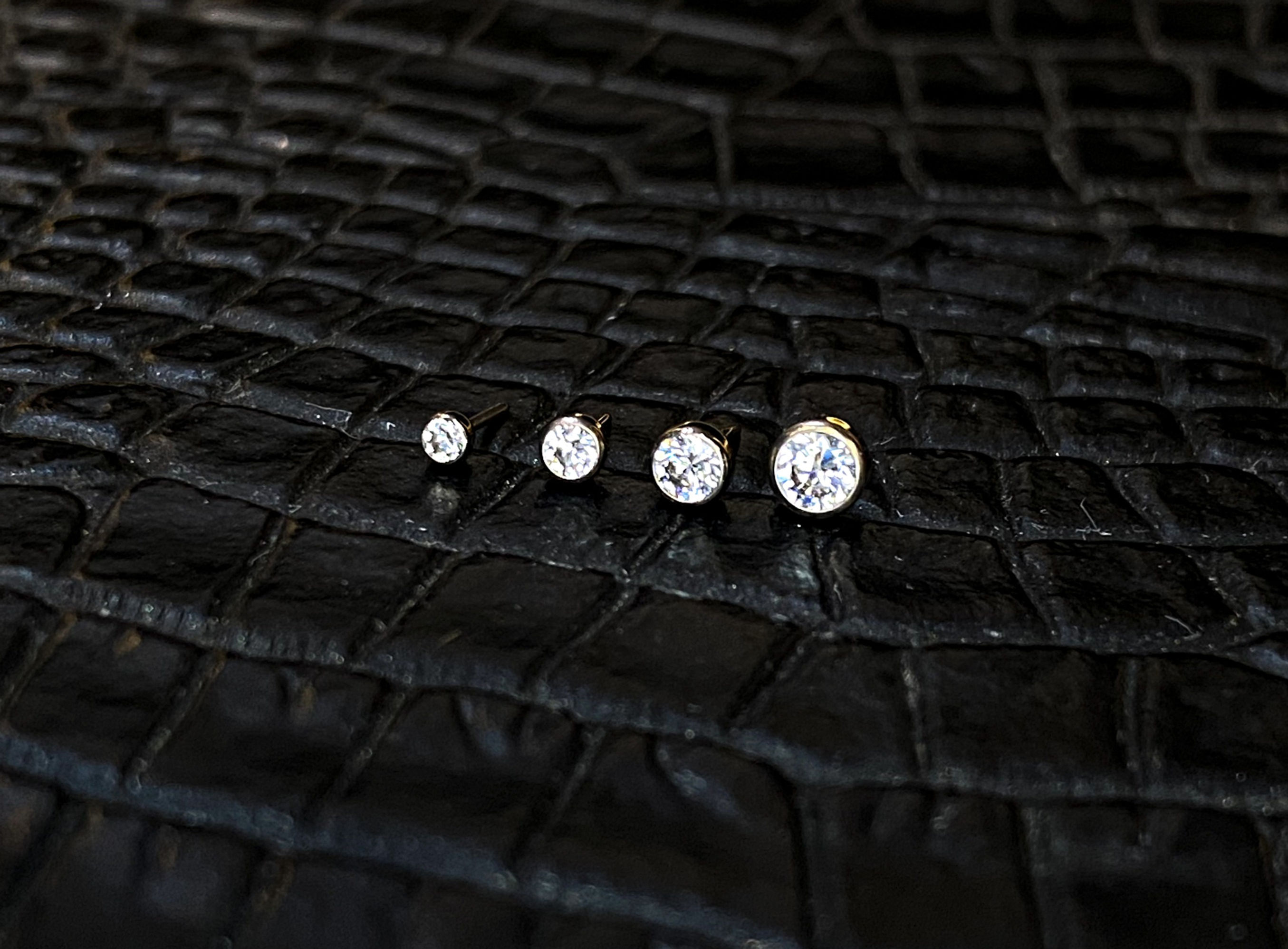 Titanium Bezel-Set Faceted Threadless End