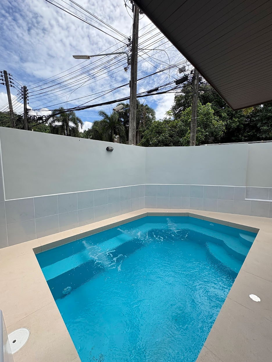 Private pool with jacuzzi massage jets for ultimate relaxation.