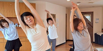 class_yuruyoga_edited.jpg