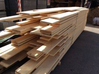 Varying lengths of timber