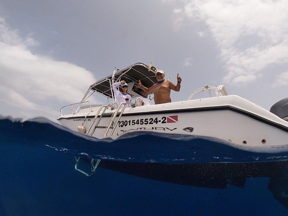Boat tour around Isla Mujeres