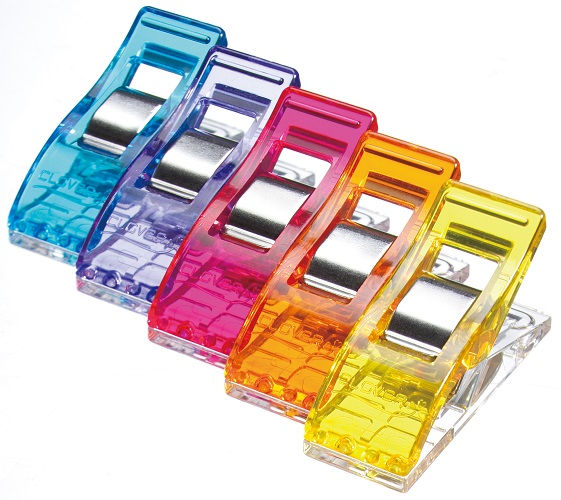 Miniature : cinq pinces de couture en couleurs