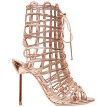 STRUT YOUR STUFF IN THESE STYLISH HEELS 