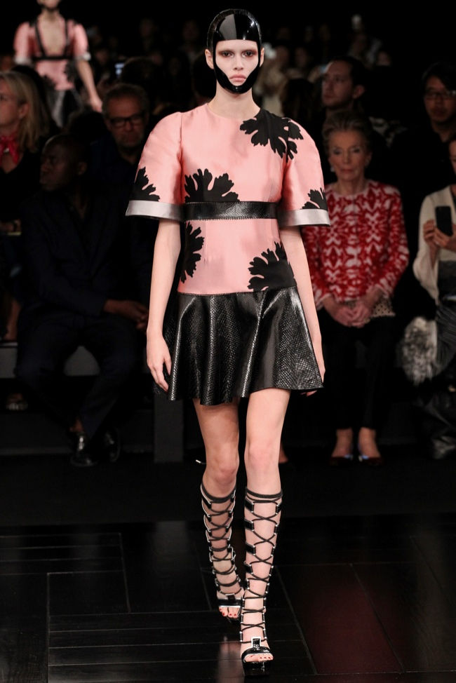 alexander-mcqueen-2015-spring-summer-runway02.jpg