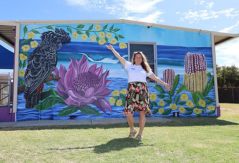 Danielle Pollard-complete-mural-outdoors-school-schoolmural-flower-cockatoo-beach- secreth