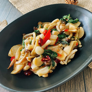 Vegan Stir-Fried Holy Basil With Mushroom (Less oil for coating pan only)