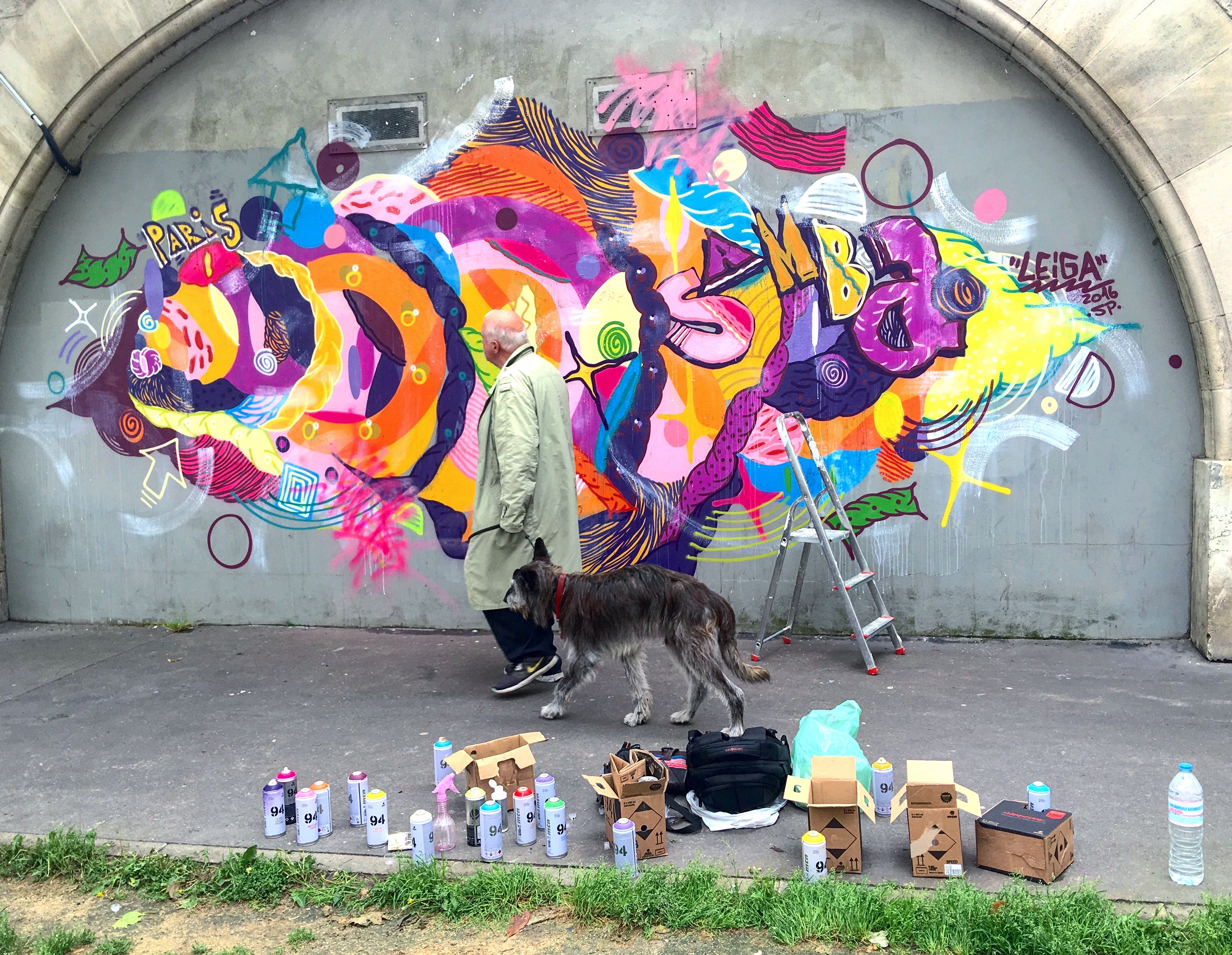 Graffiti feito na cidade de Paris