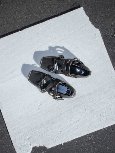 OPEN YY / CROSS BUCKLE BALLET FLATS / CHARCOAL | THE FOUR-EYED SHOP