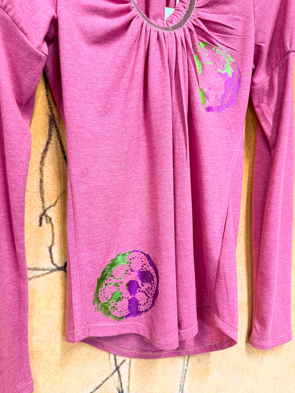 サムネイル： Garbage Core / RUFFLED NECKLINE LONG SLEEVE / PINK