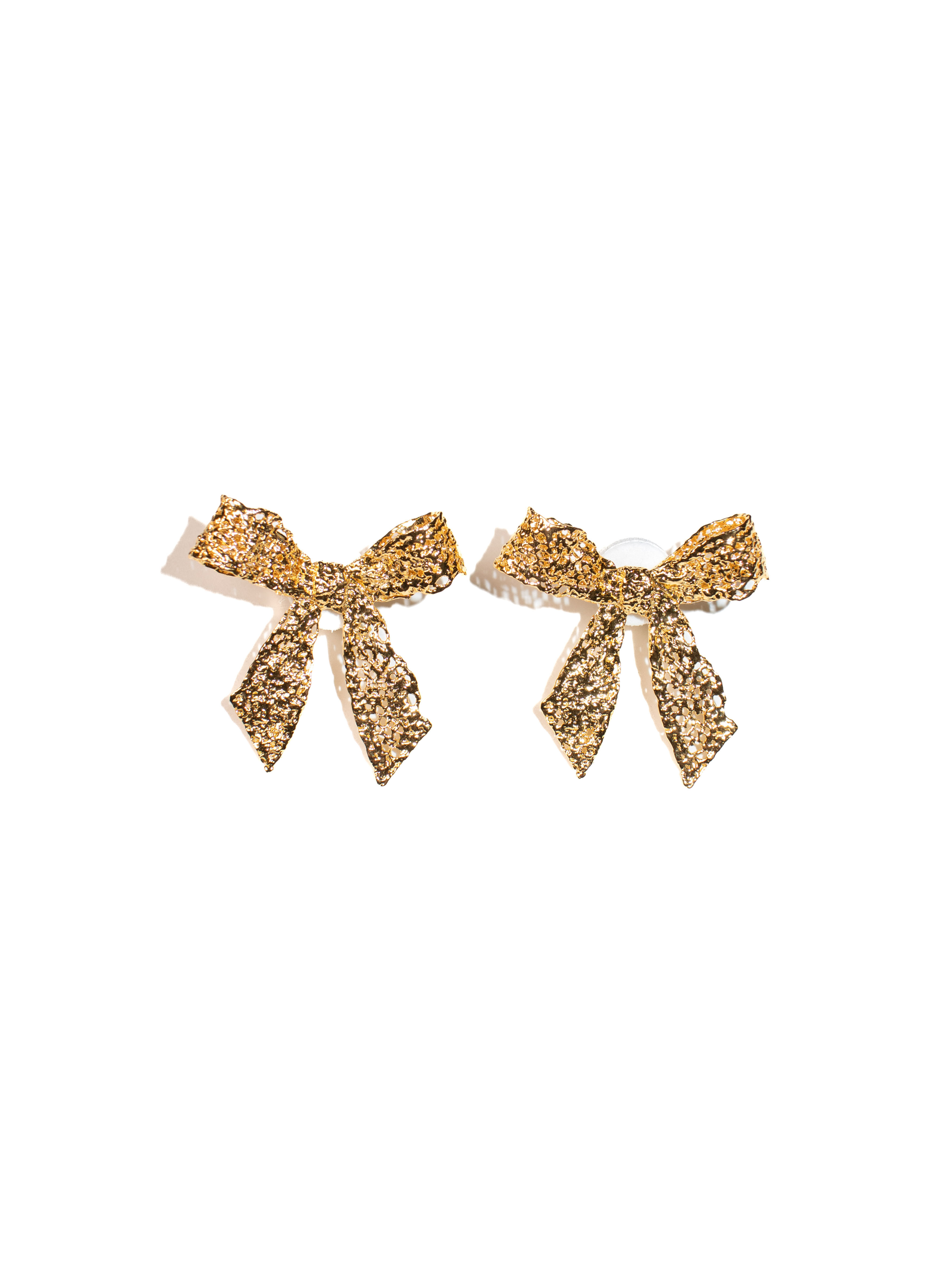 YVMIN x SHUSHUTONG / FUZZY LACE BOW EARRINGS / GOLD