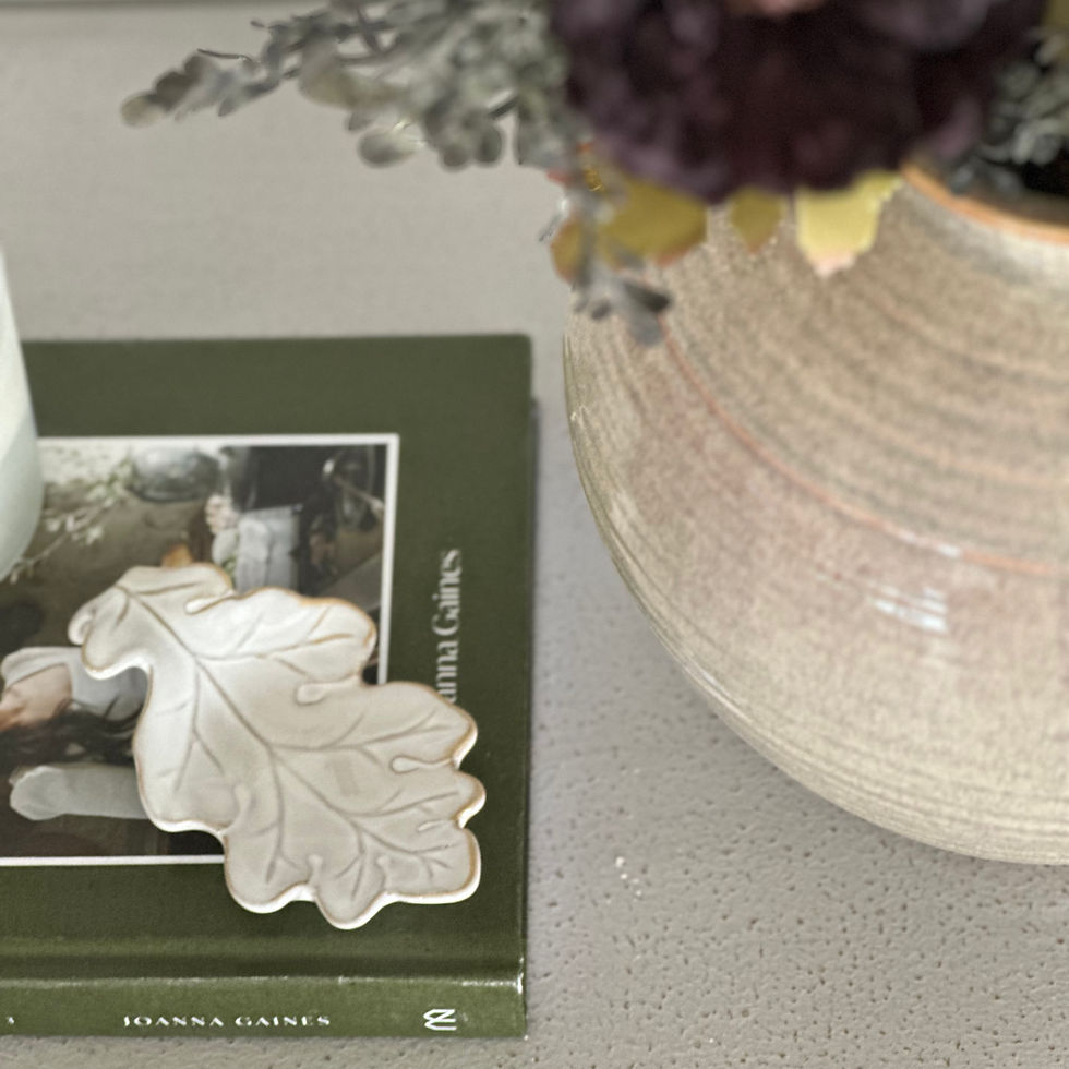 Thumbnail: Ceramic Oak Leaf Decor
