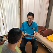 夫婦橋鍼灸院問診風景