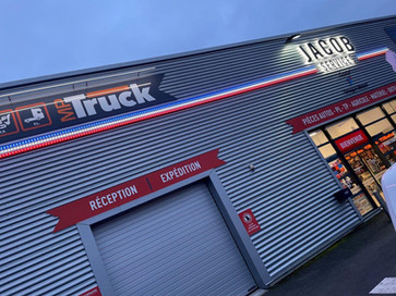 Jacob Services enseigne lumineuse.jpg