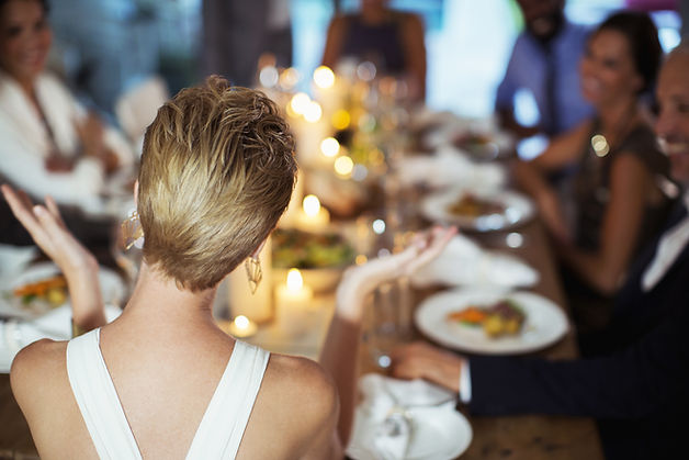 Conversación en una cena