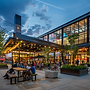 u1849526235_indoor_plaza_with_outdoor_seating_Weekend_markets_0f4dc068-975a-403b-bc23-1b7e