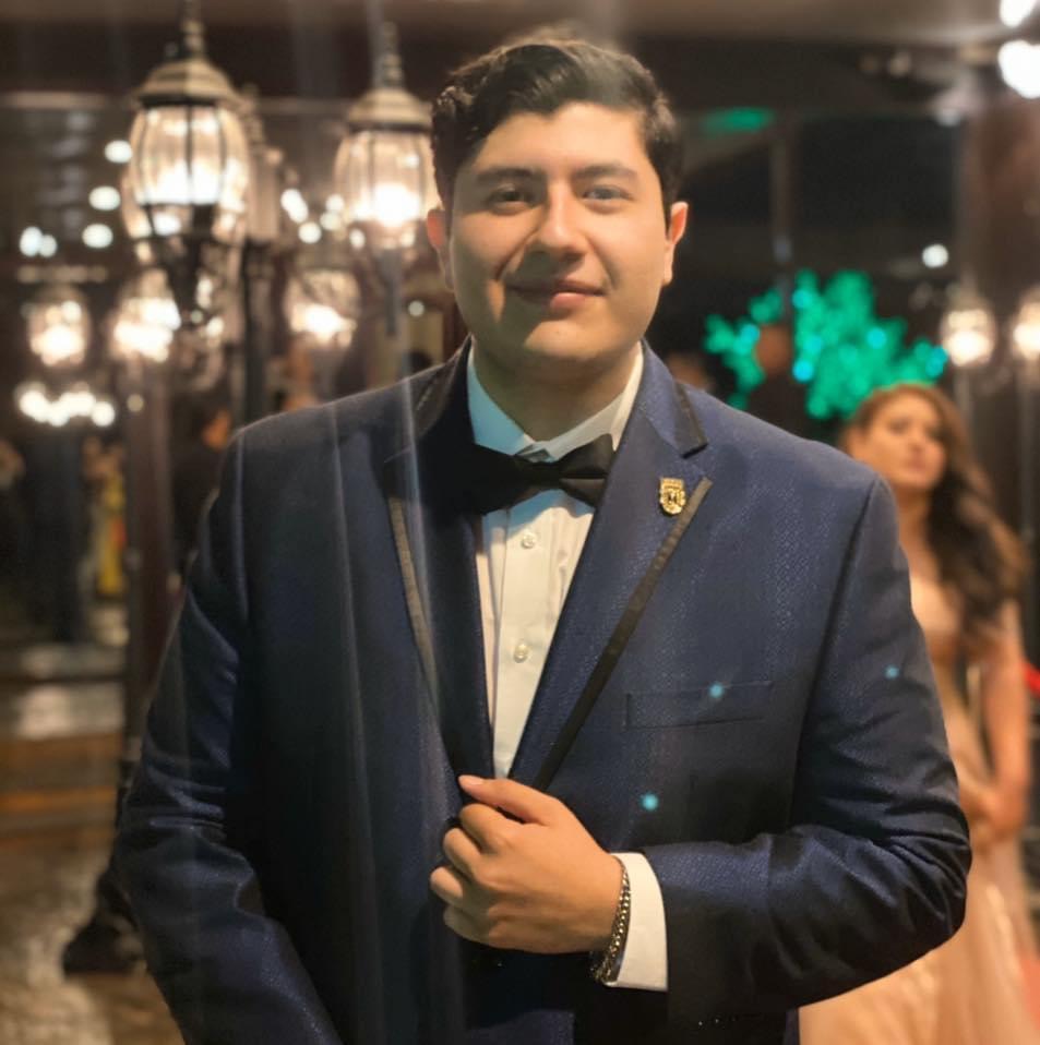 aria-label.authors-picture: Adán Dominguez