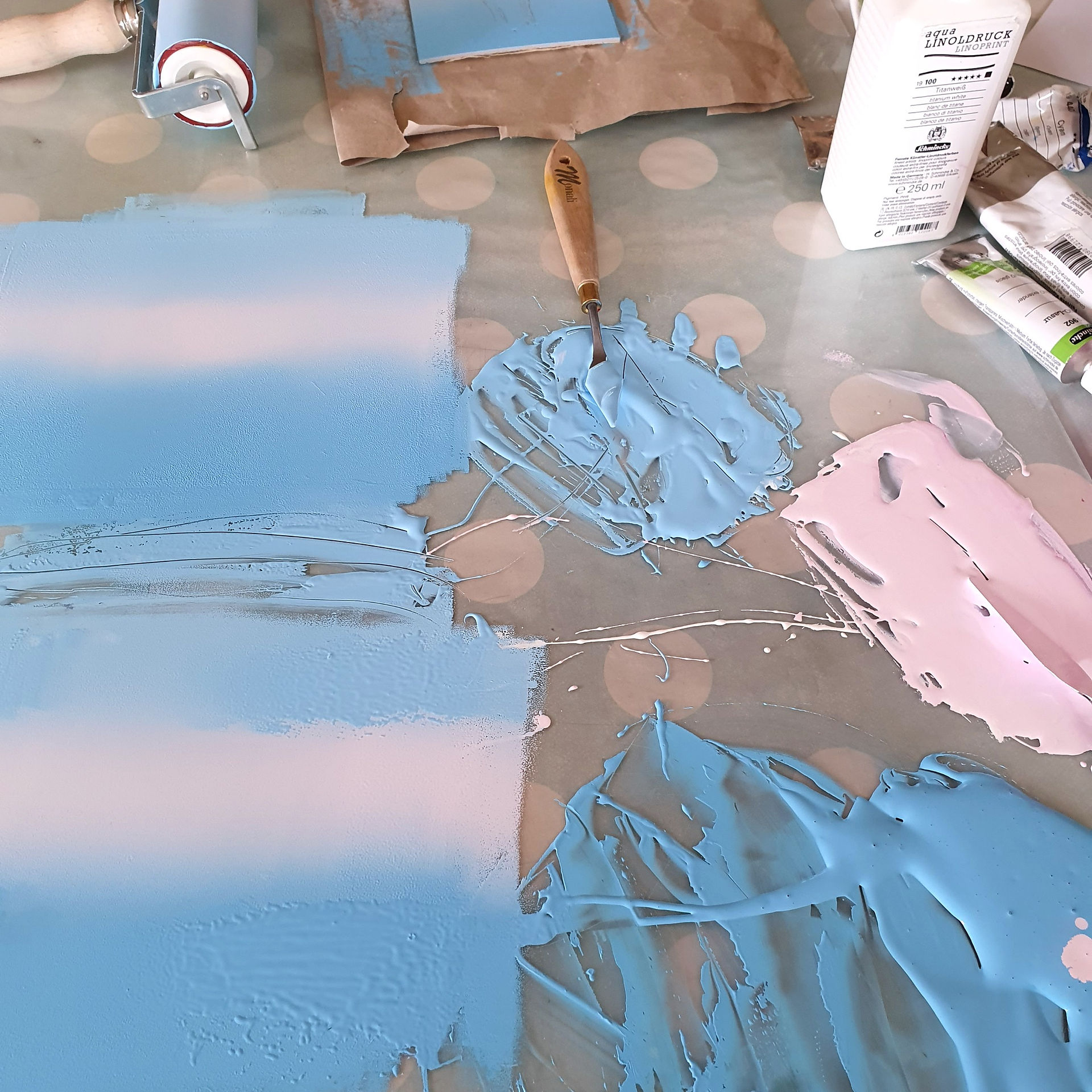 Préparation de l'encre pour la première couleur (bleu et rose)