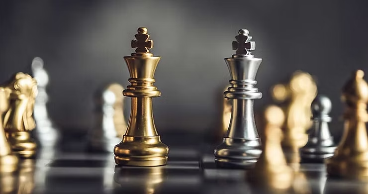 Private equity VS dette privée, deux stratégies d’investissement analysées.