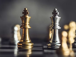 Private equity VS dette privée, deux stratégies d’investissement analysées.