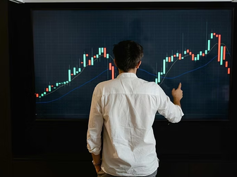 Exploiter les dynamiques d’un marché marqué par la volatilité boursière pour investir à long terme