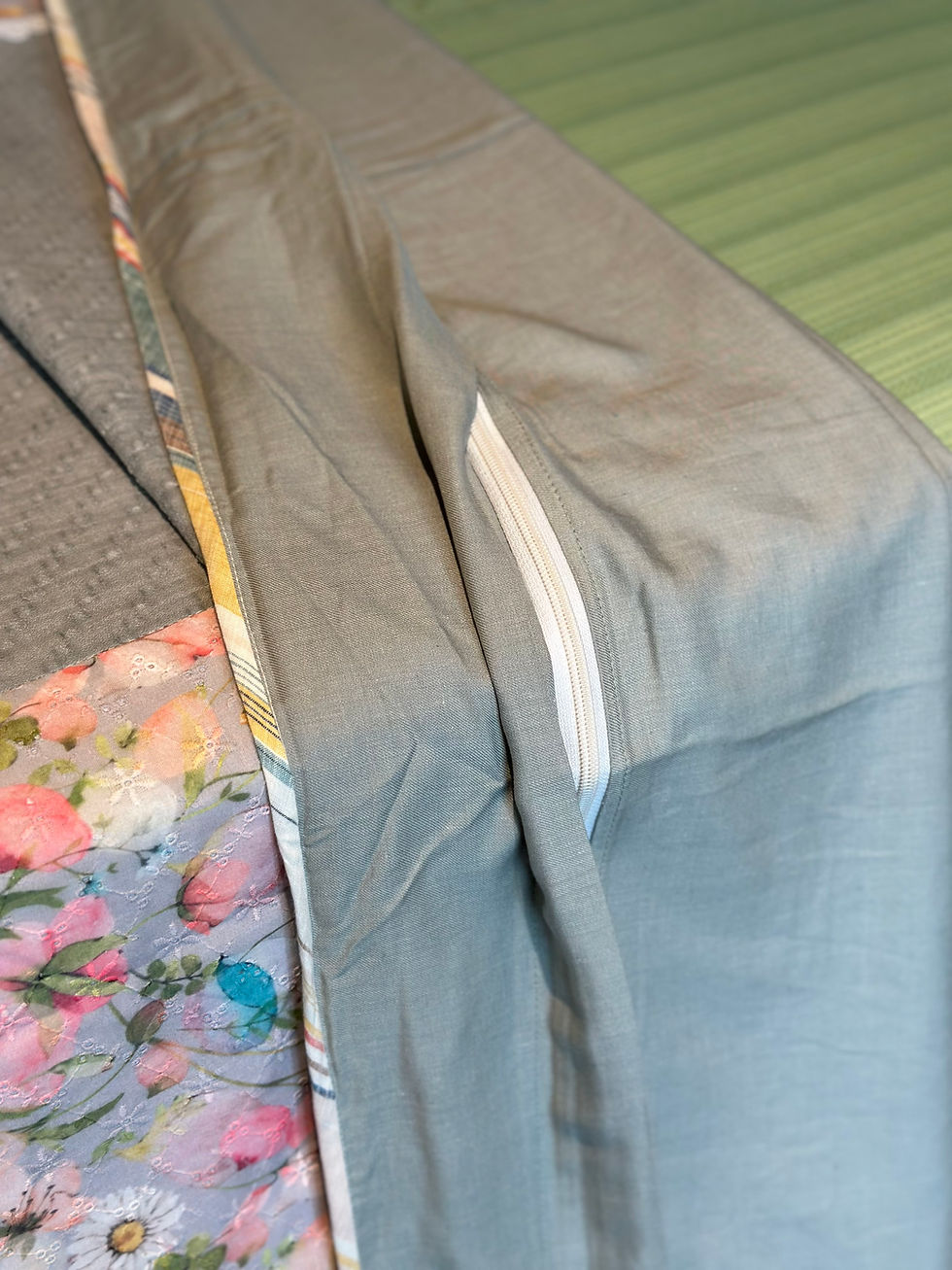 Thumbnail: Bloom Daisy Schiffli Dohar & Quilt cover