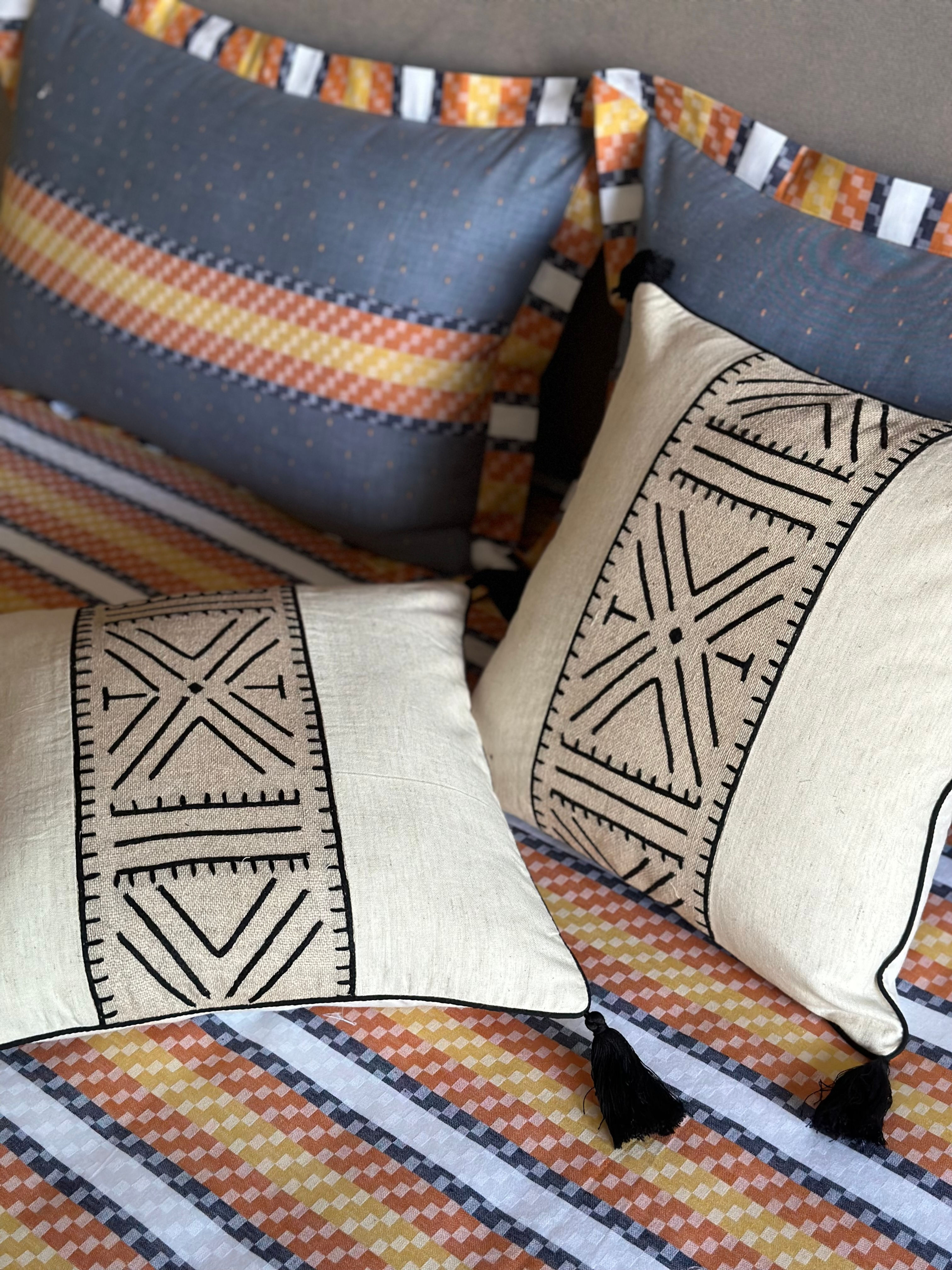 Raw Geometric Monotone Cushion Covers