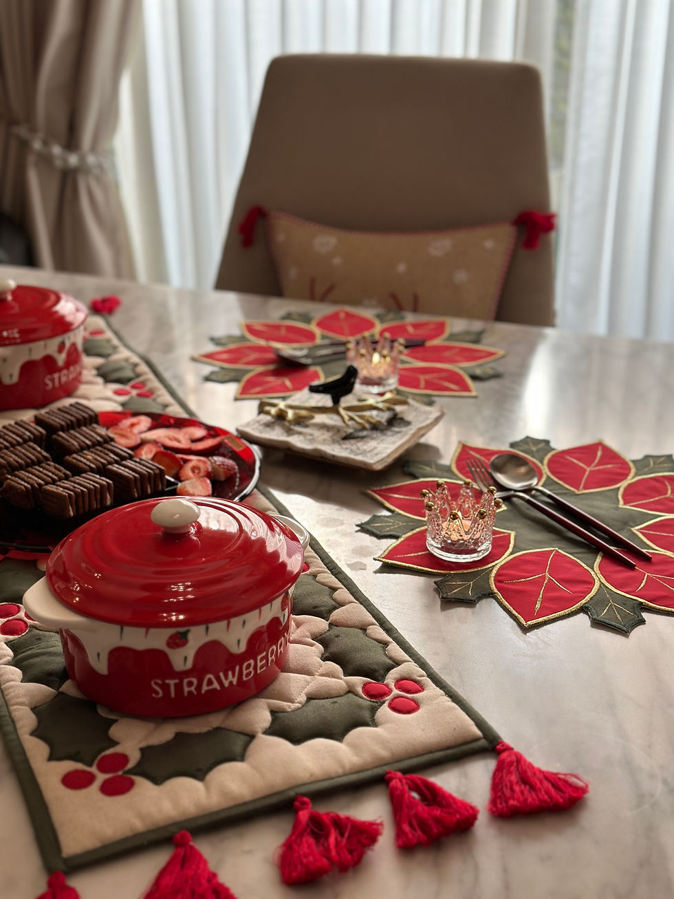 Thumbnail: Bloom Xmas Quilted Tasselled Runner