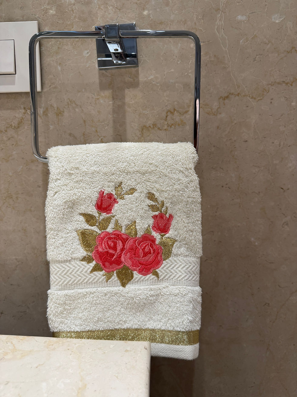 Thumbnail: Bloom Set of 2 Rose Wreath Hand Towels