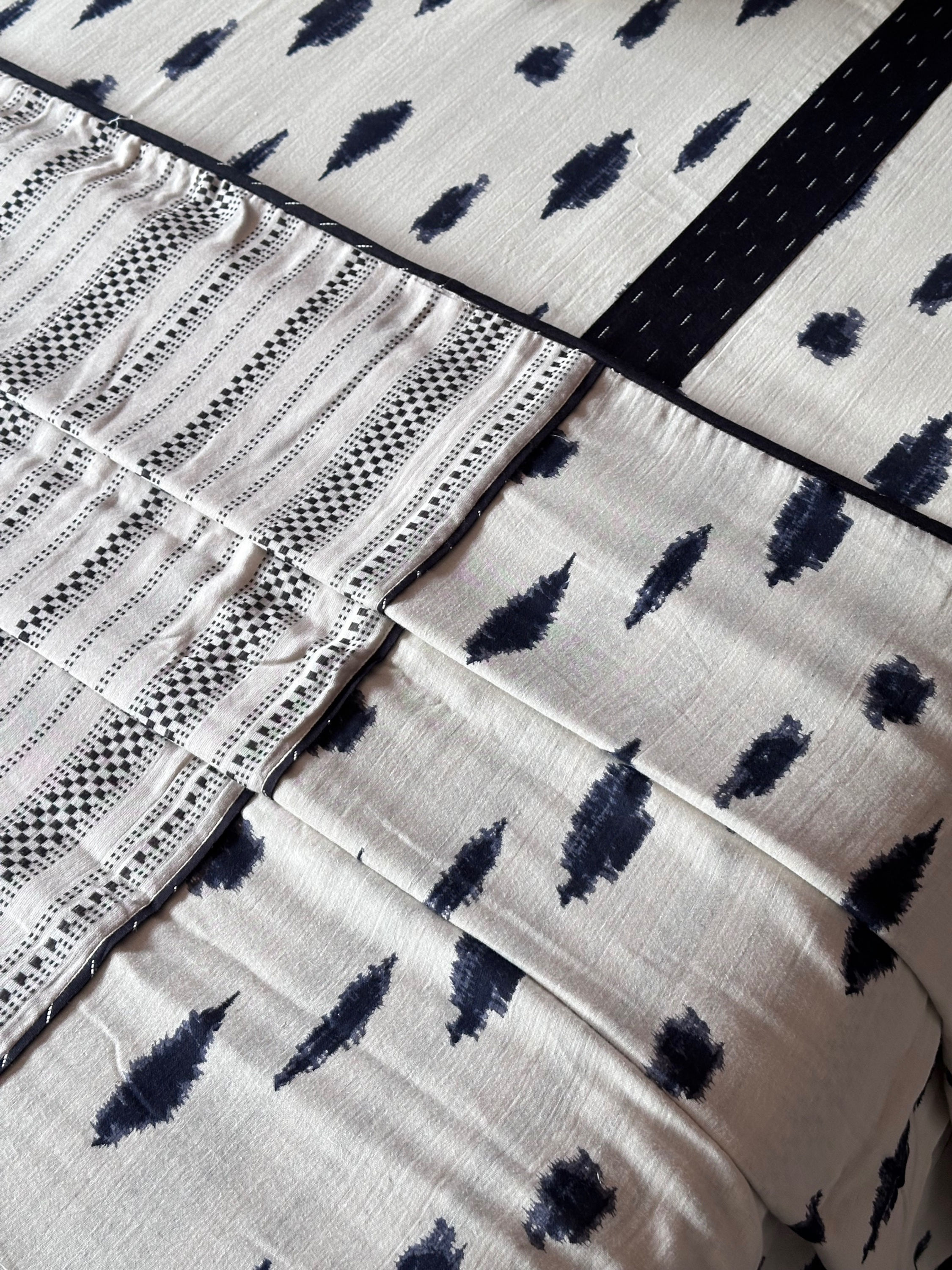 Black or White Monochrome Lines Reversible Dohar