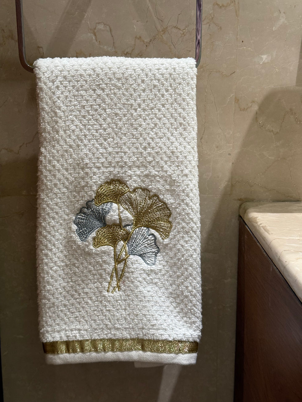 Thumbnail: Bloom Set of 2 Rose Wreath Hand Towels
