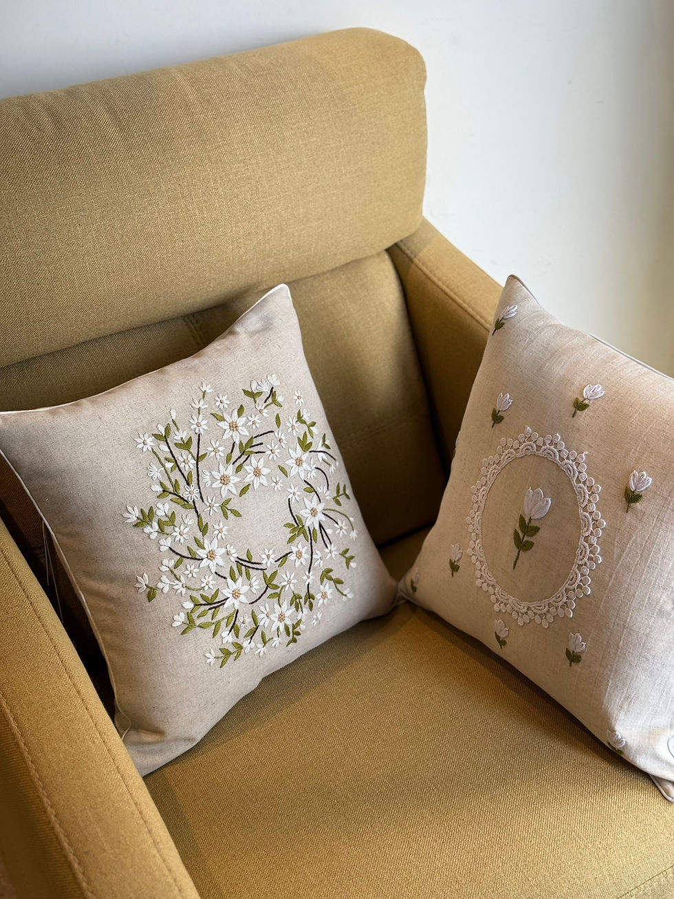 Thumbnail: Bloom Daisy Wreath Cushion Cover
