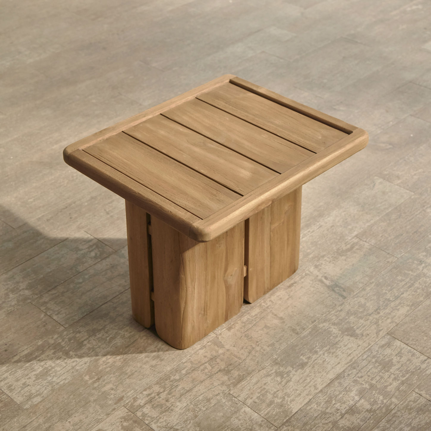 Modern outdoor end table with slatted top and leg