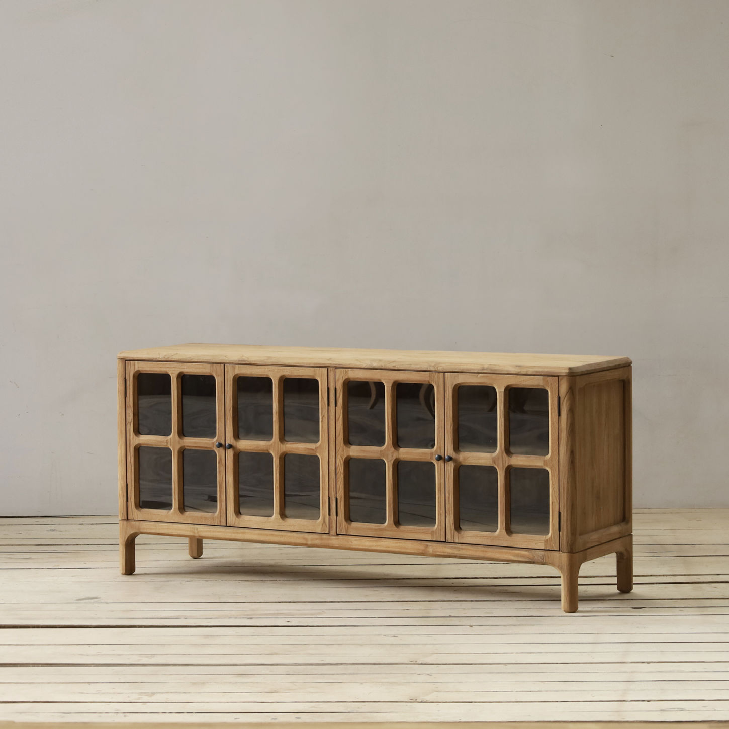 Toraja sideboard with soft curved edges and glass doors