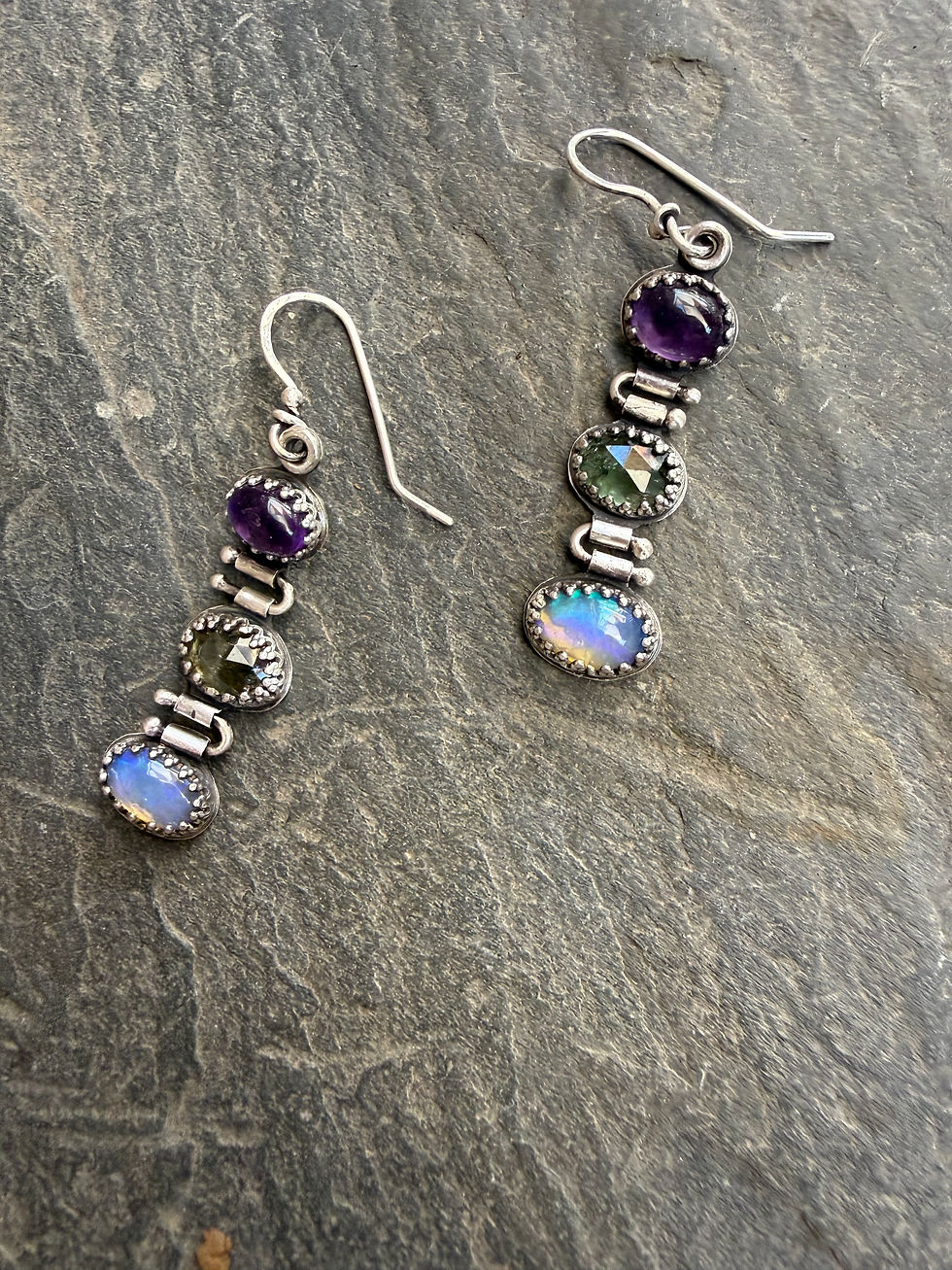 Thumbnail: Mystic spectrum earrings 