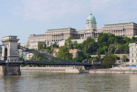 royal-palace-budapest-chain-bridge-danube-159177.jpeg