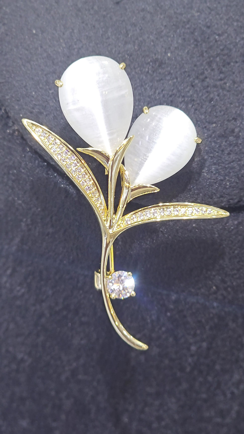 Elegant Cz Diamonds Unisex Brooch with Pearls