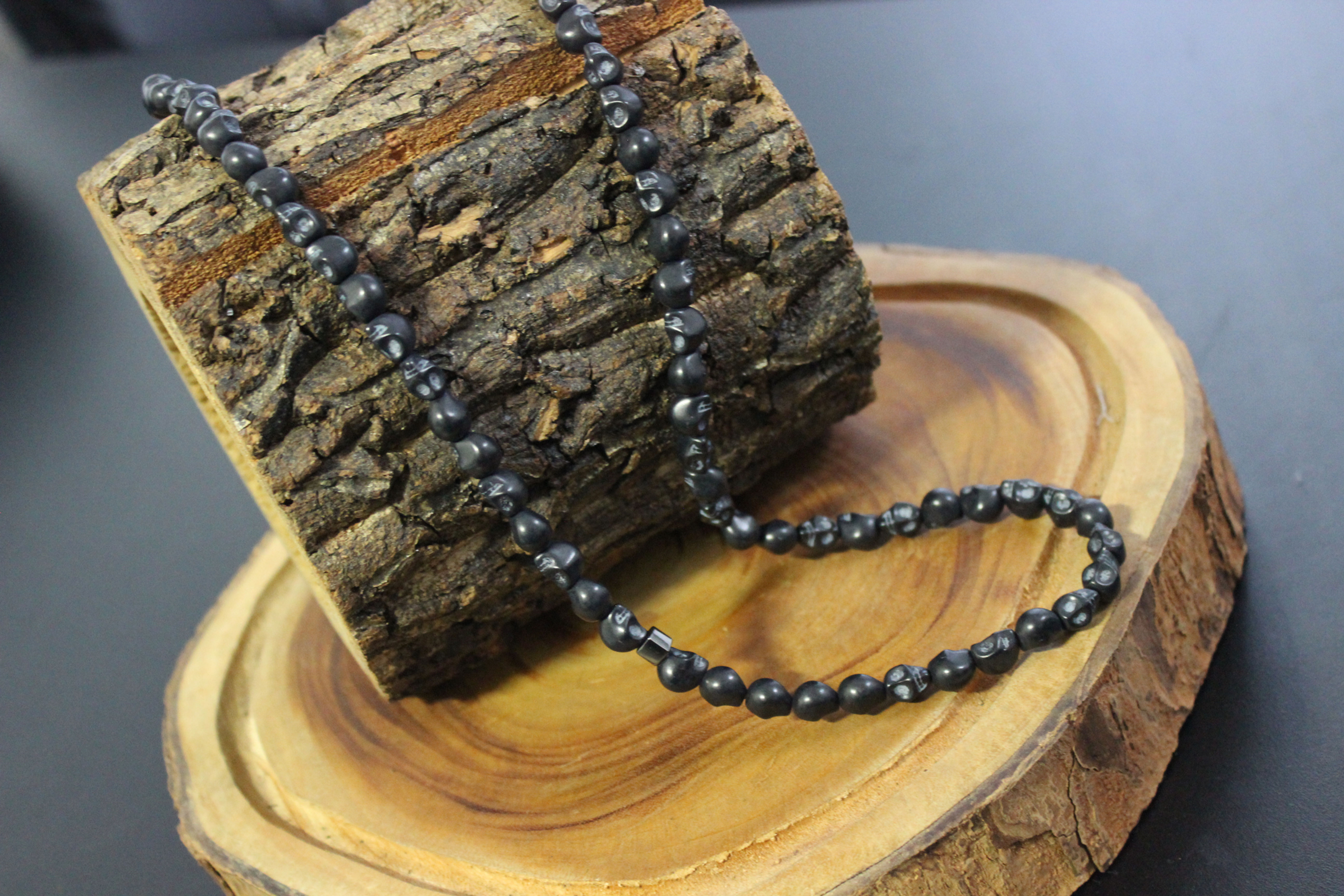 Colar Caveiras Preto