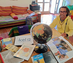 Nicola Pagano è un antropologo scanzonato con l'amore per la montagna, il mondo e i suoi Popoli. Lavora da quasi 30 anni in tutto il mondo come esperto Tour Leader per l' organizzazione di viaggi Kel 12.