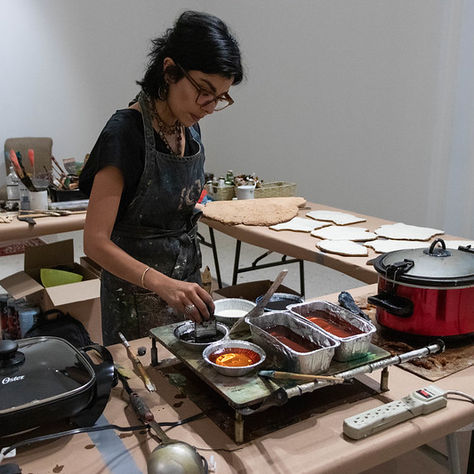 Paola Ávalos se instala en el MUSA: enseñará sobre la encáustica